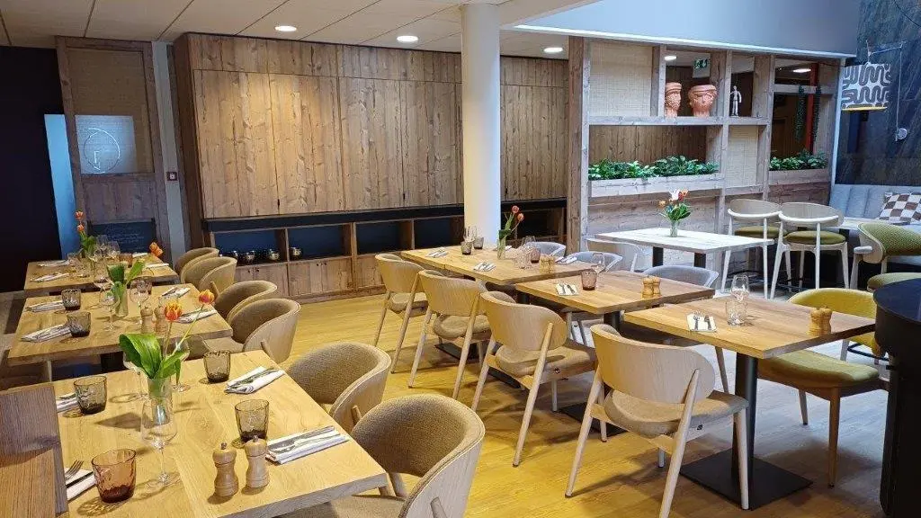SALLE DE RESTAURANT
