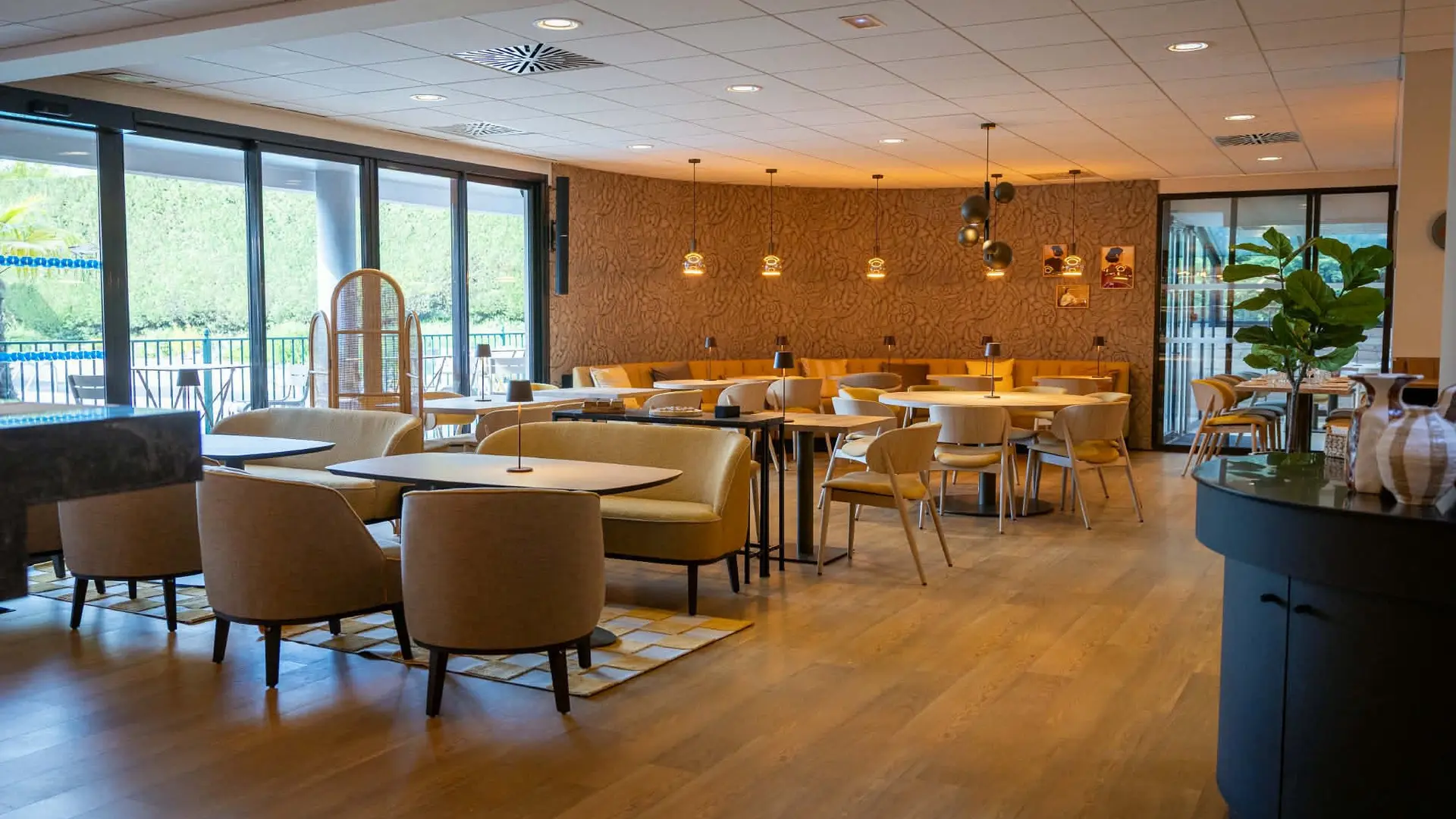 SALLE DE RESTAURANT