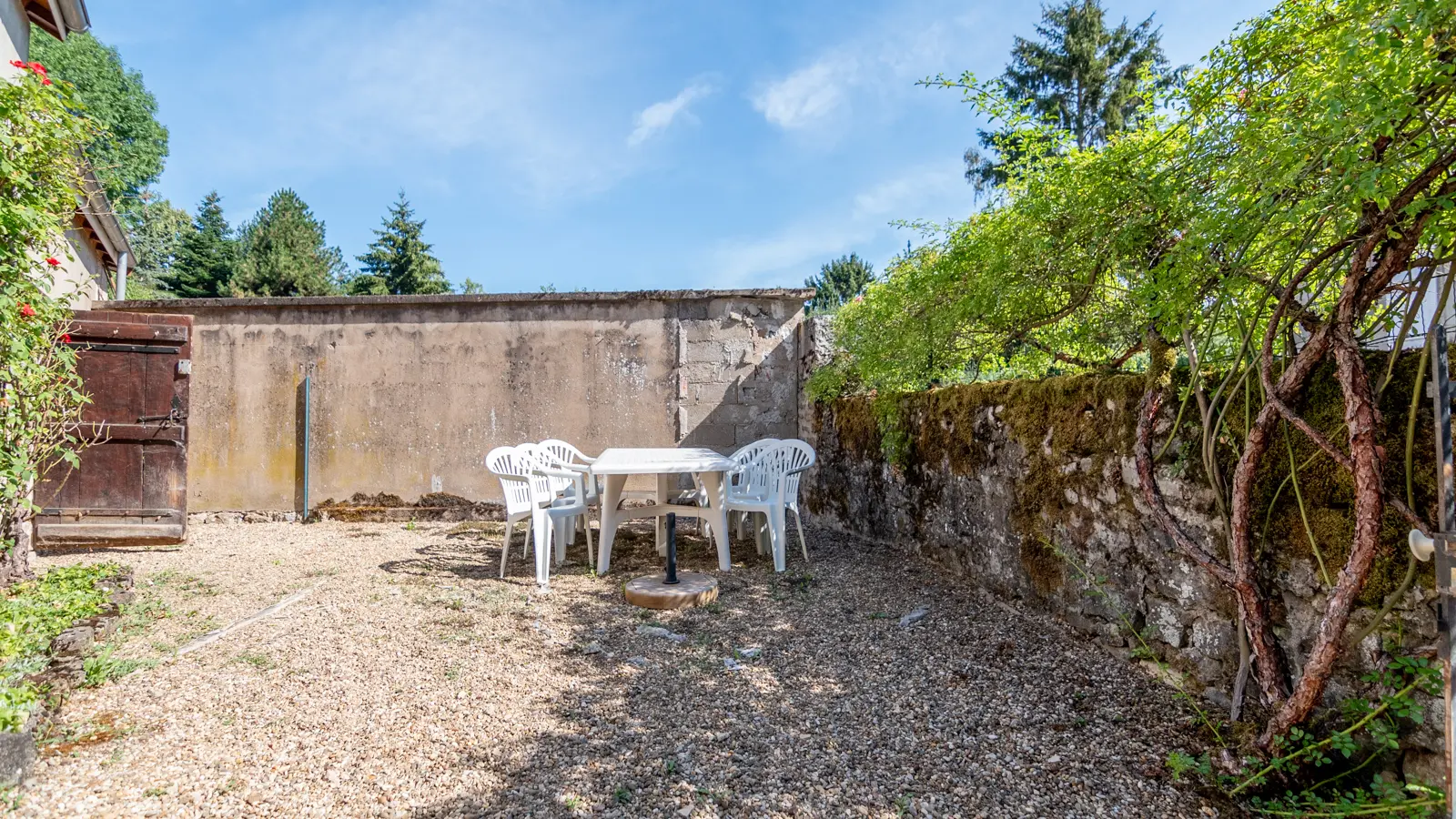 Cour privée et fermée