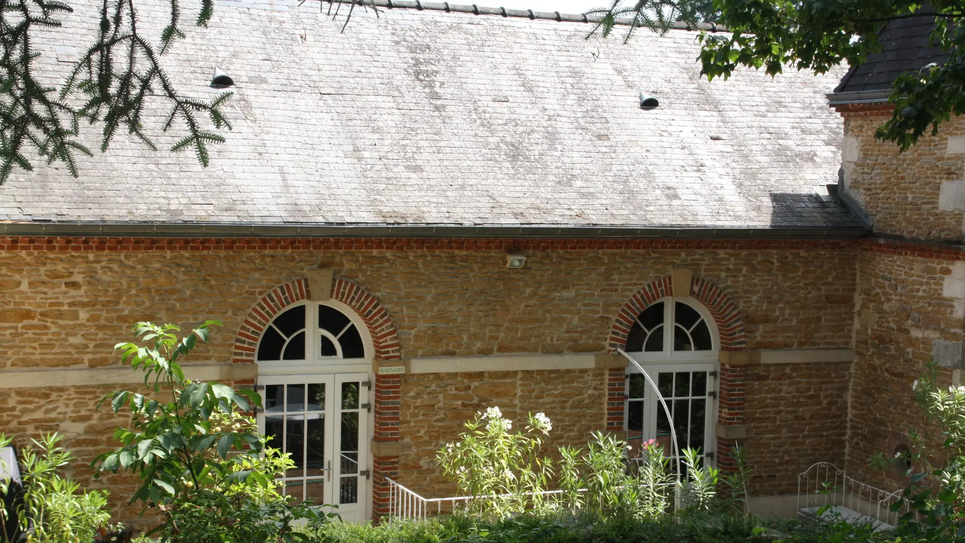 Saint-Desert---Villa-Zelia---Location-de-salle---2019---Ext-orangerie