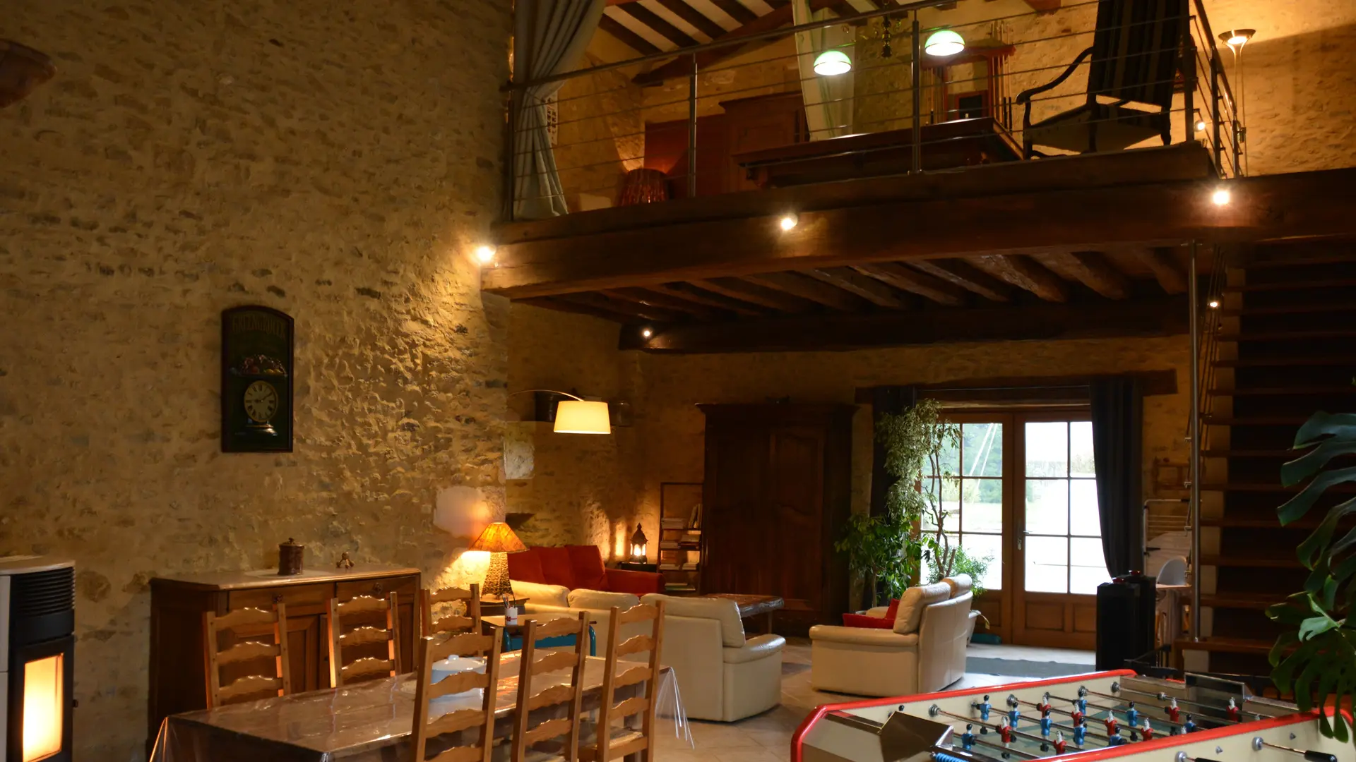 Salle de jeux des Granges du Château de Ribourdin - Gîte piscine et spa en Bourgogne