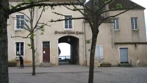 Salle des fêtes Pesmes 1