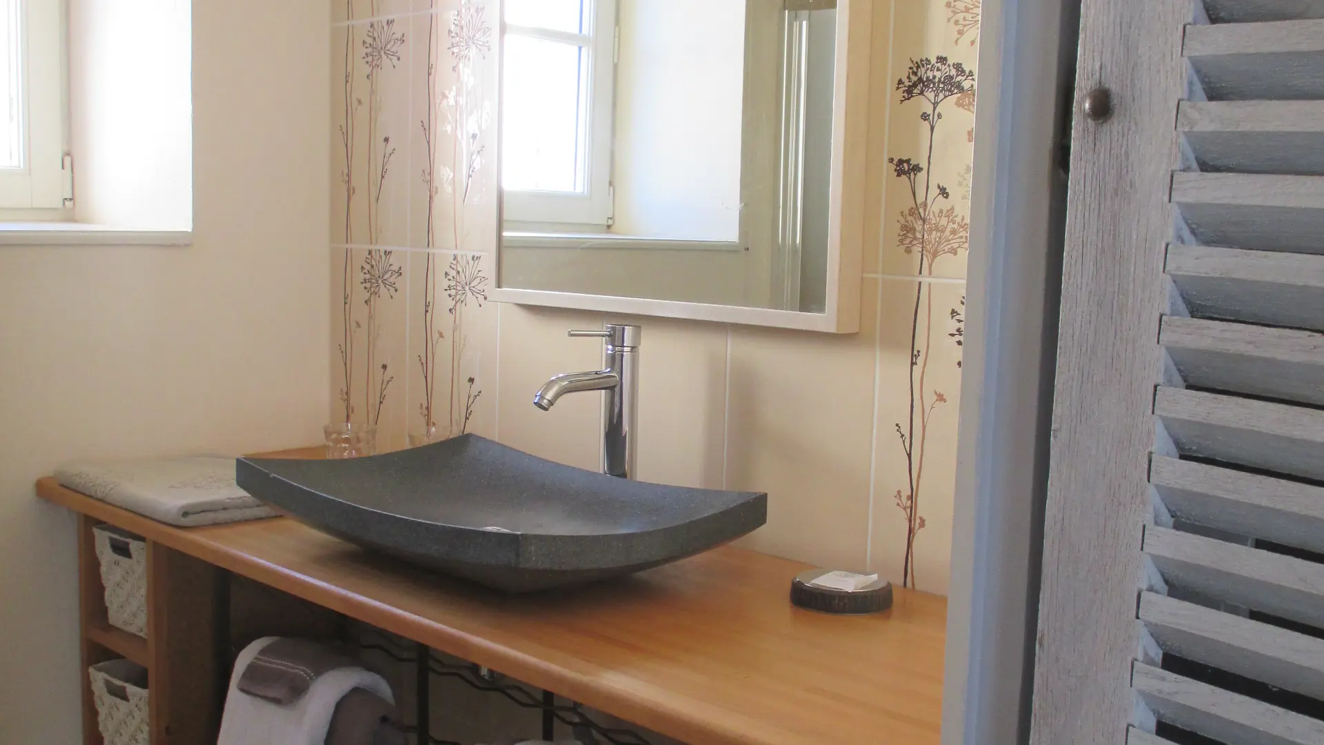 Les granges, salle d'eau chambre Saint Nicolas.