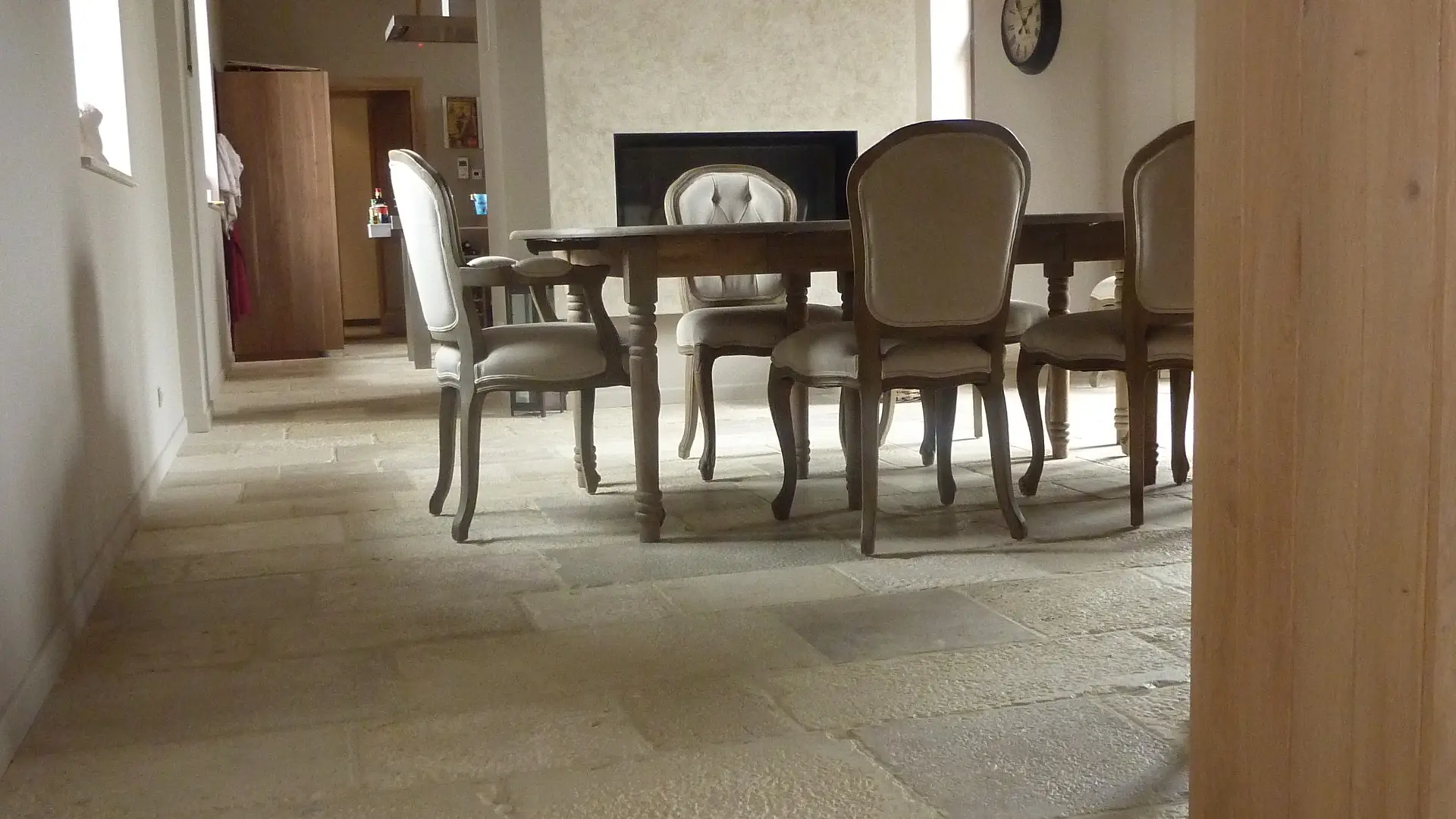 Dalles rustiques en pierre naturelle