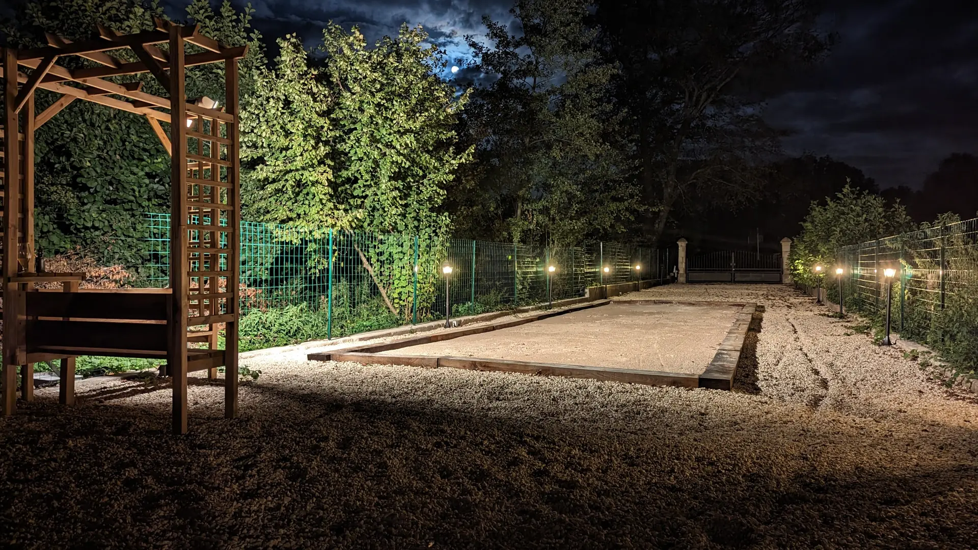 Terrain de pétanque de nuit