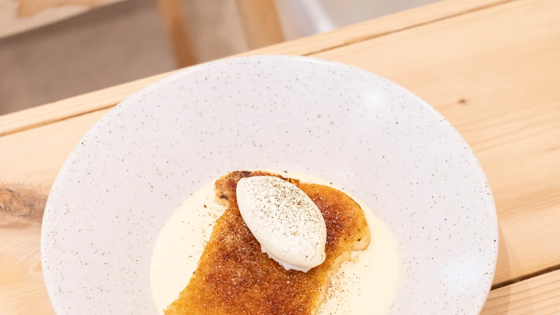 Pain perdu croustillant, crème vanille intense