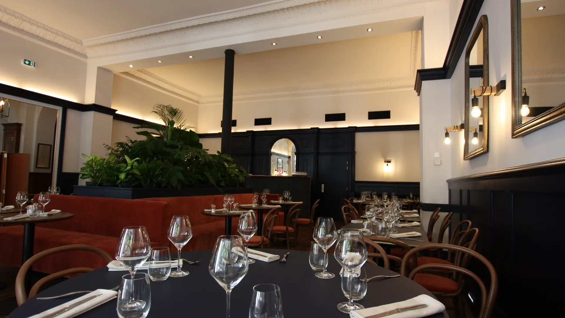 RESTAURANT--1--3