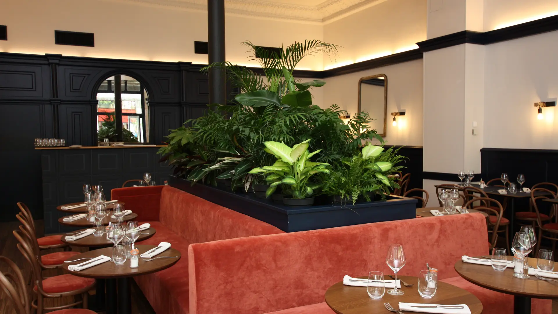 RESTAURANT--20--3