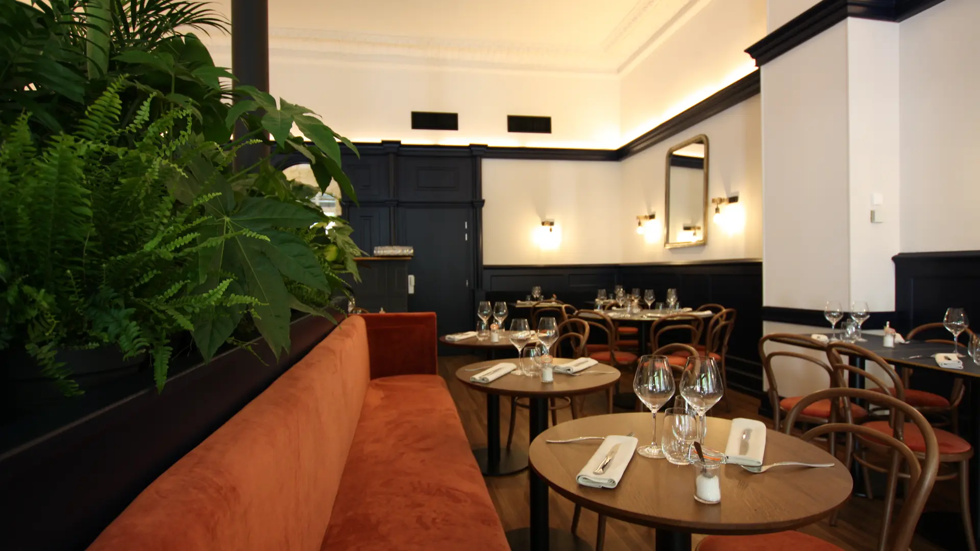 RESTAURANT--28--3