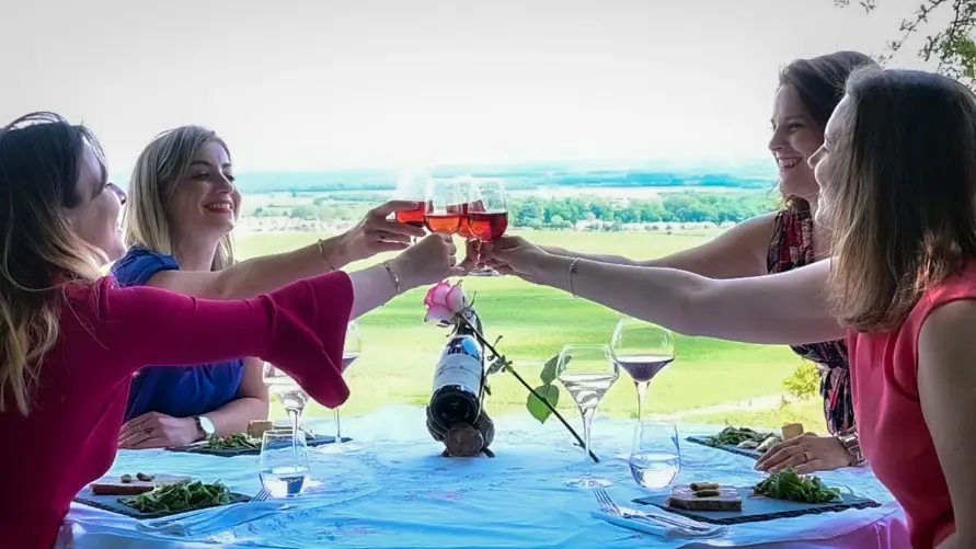 Repas dans les vignes