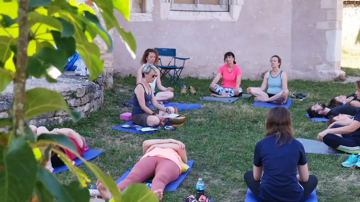 givry-yoga-insolite-training-meditation