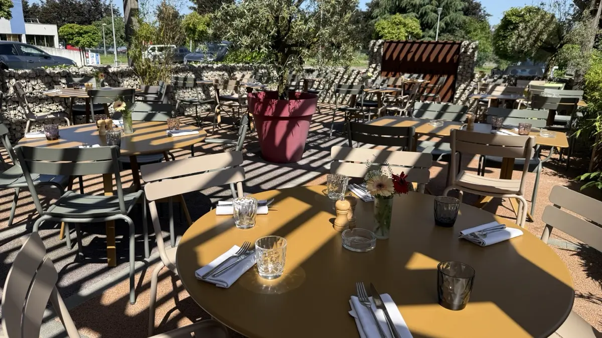TERRASSE BORD DE PISCINE