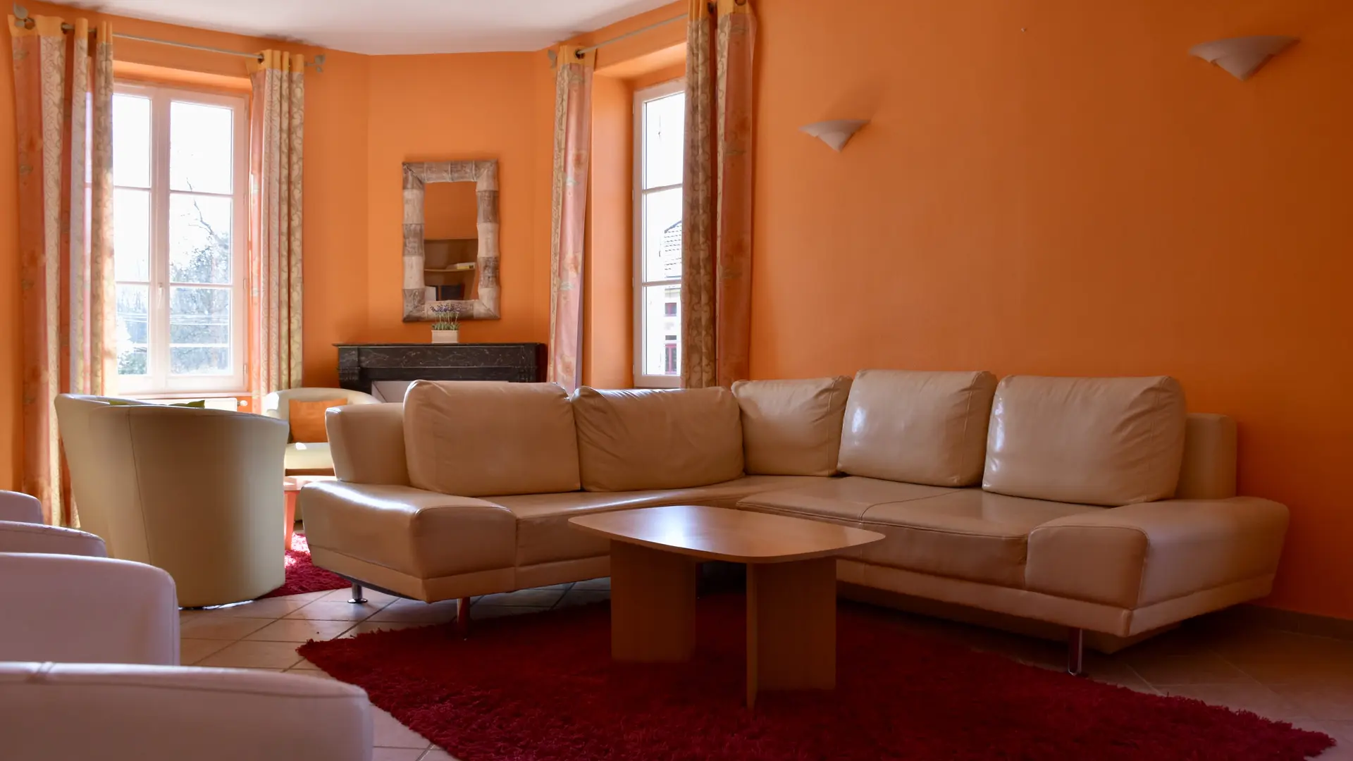 Vue d'ensemble du salon-min