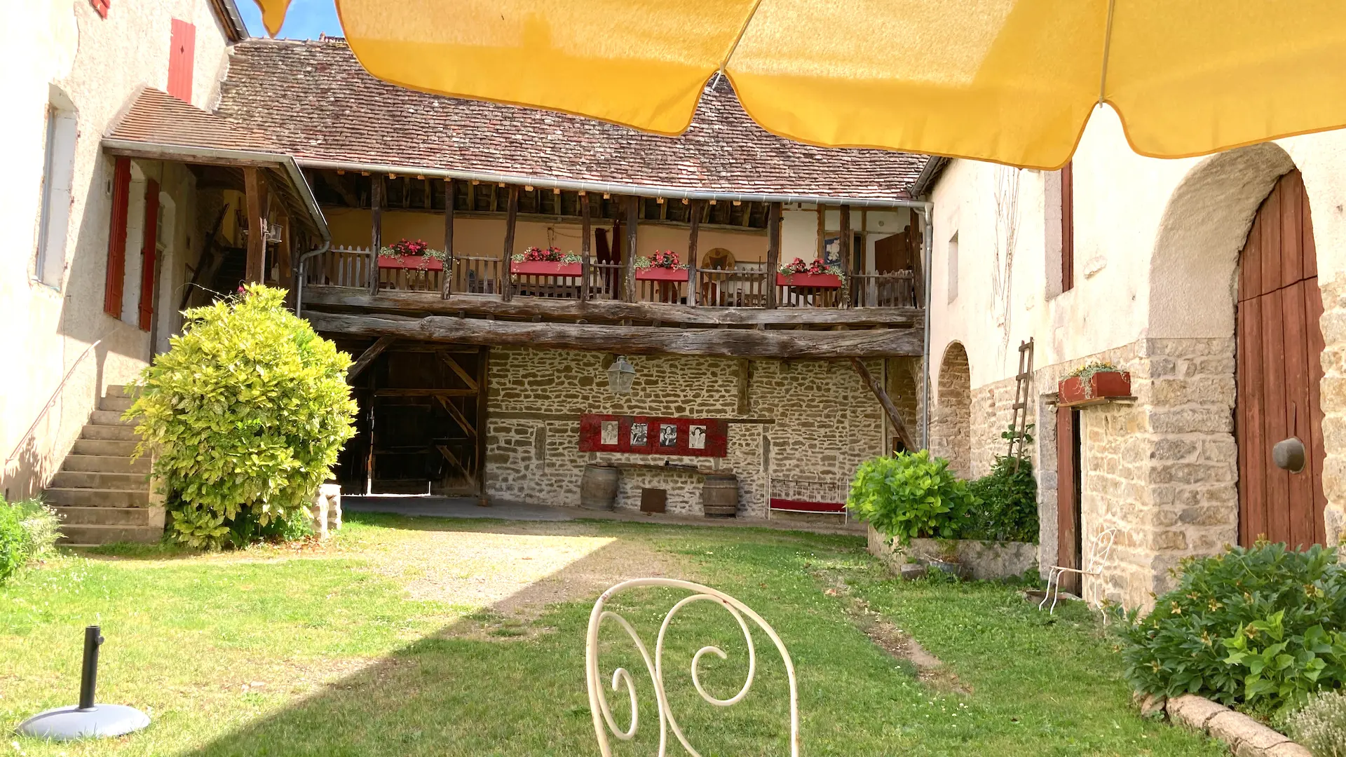 Esprit d'un Moment, demeure du XVIIIème, cour fermée