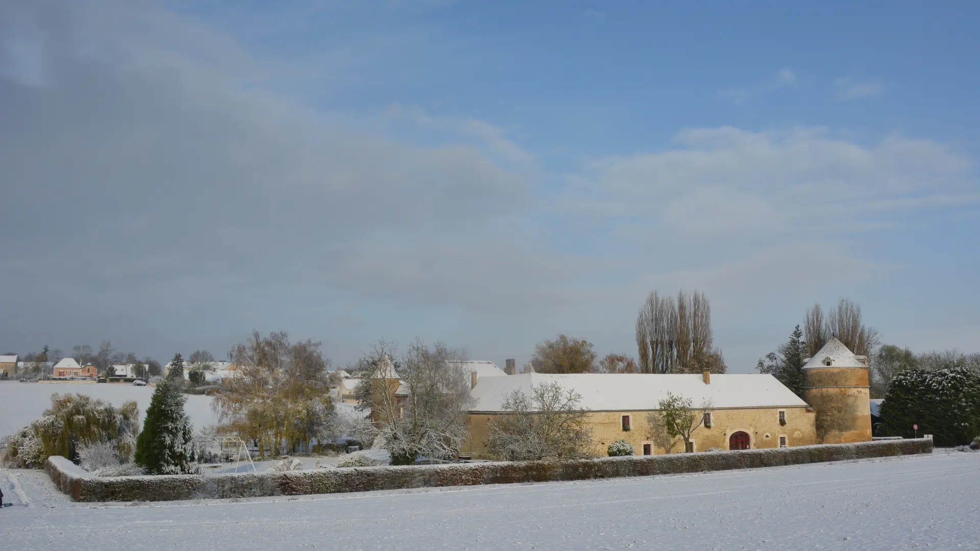 Vue ensemble Est Chambres d'hôtes Chateau de Ribourdin