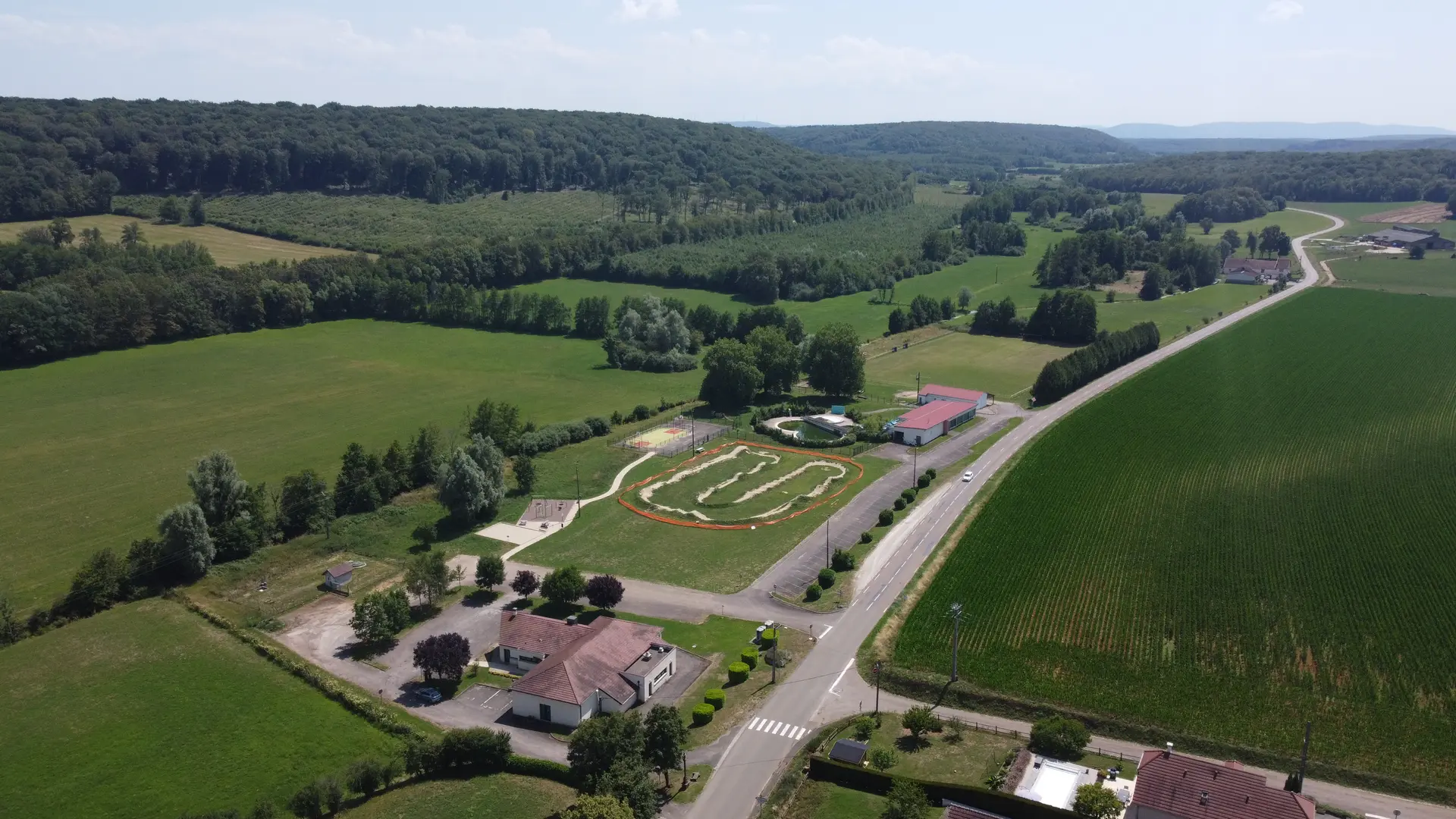 Zone loisirs depuis village
