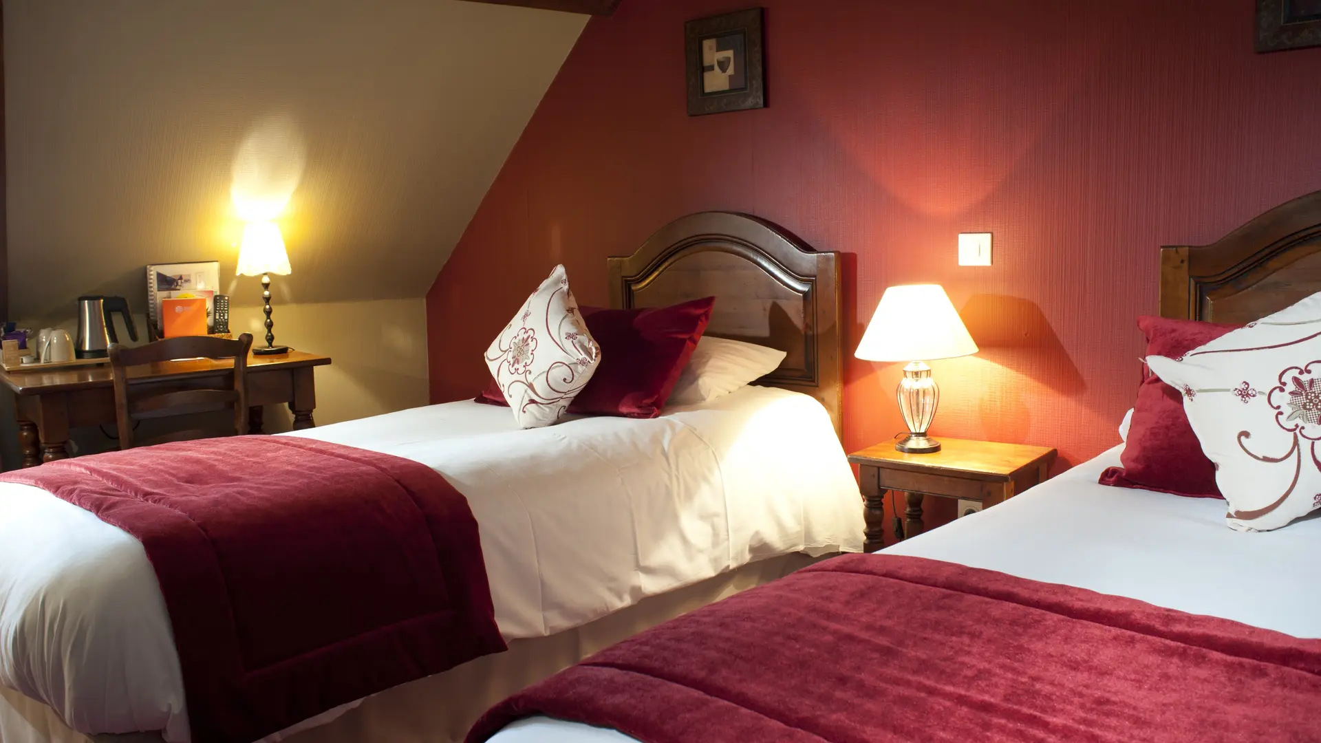 chambre-2-lits-hotel-wilson-dijon