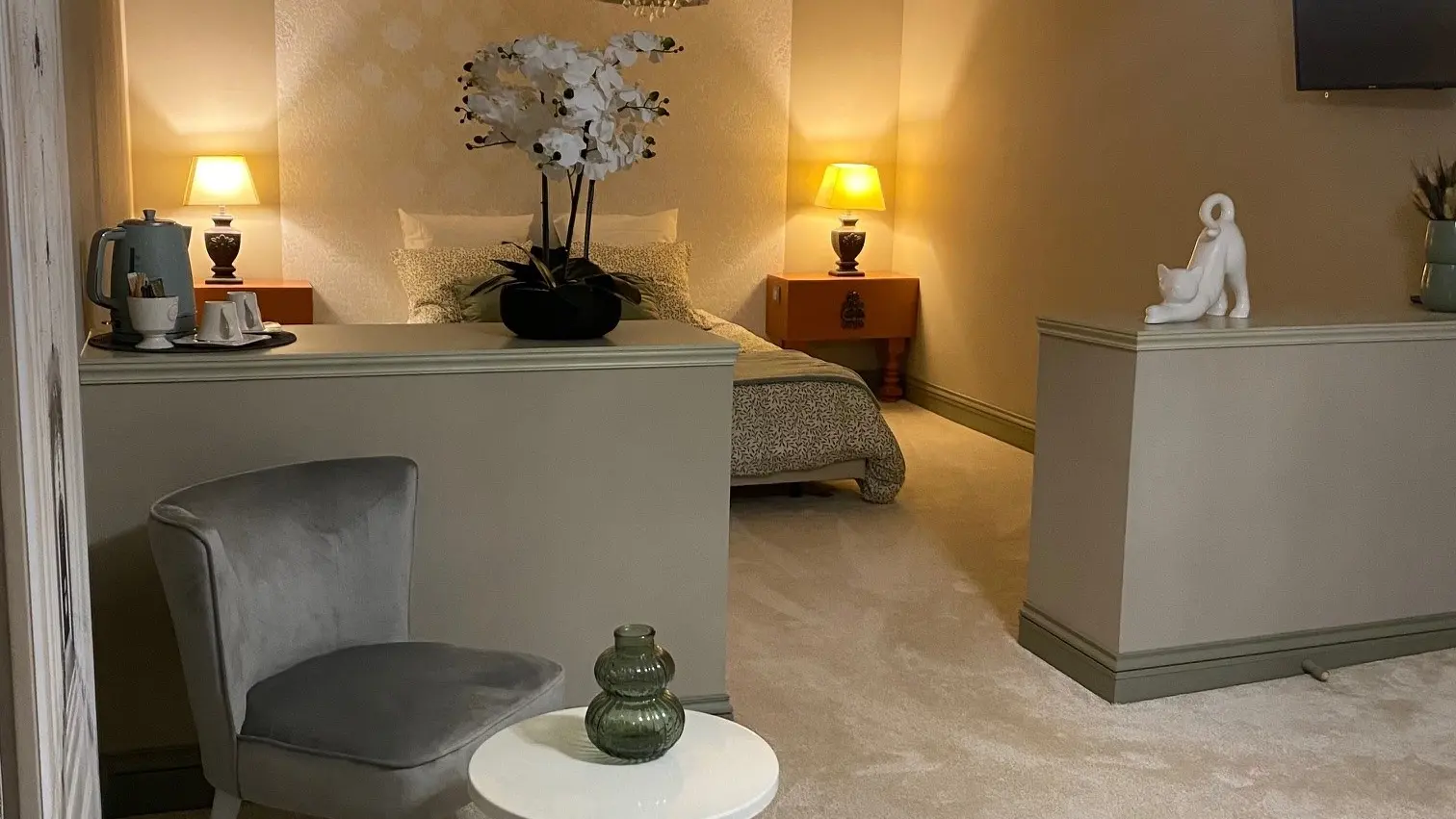 chambre et tables de nuit