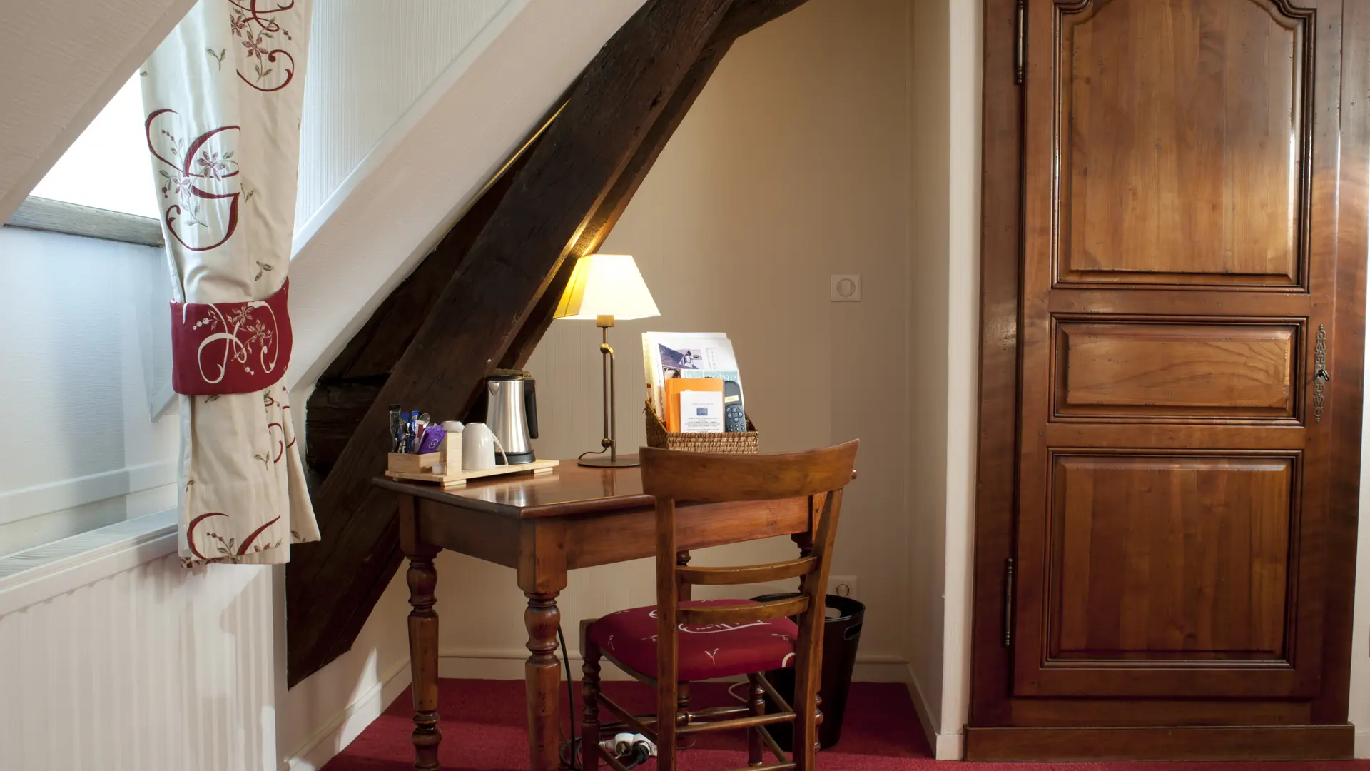 chambre-superieure-hotel-wilson-dijon-bureau