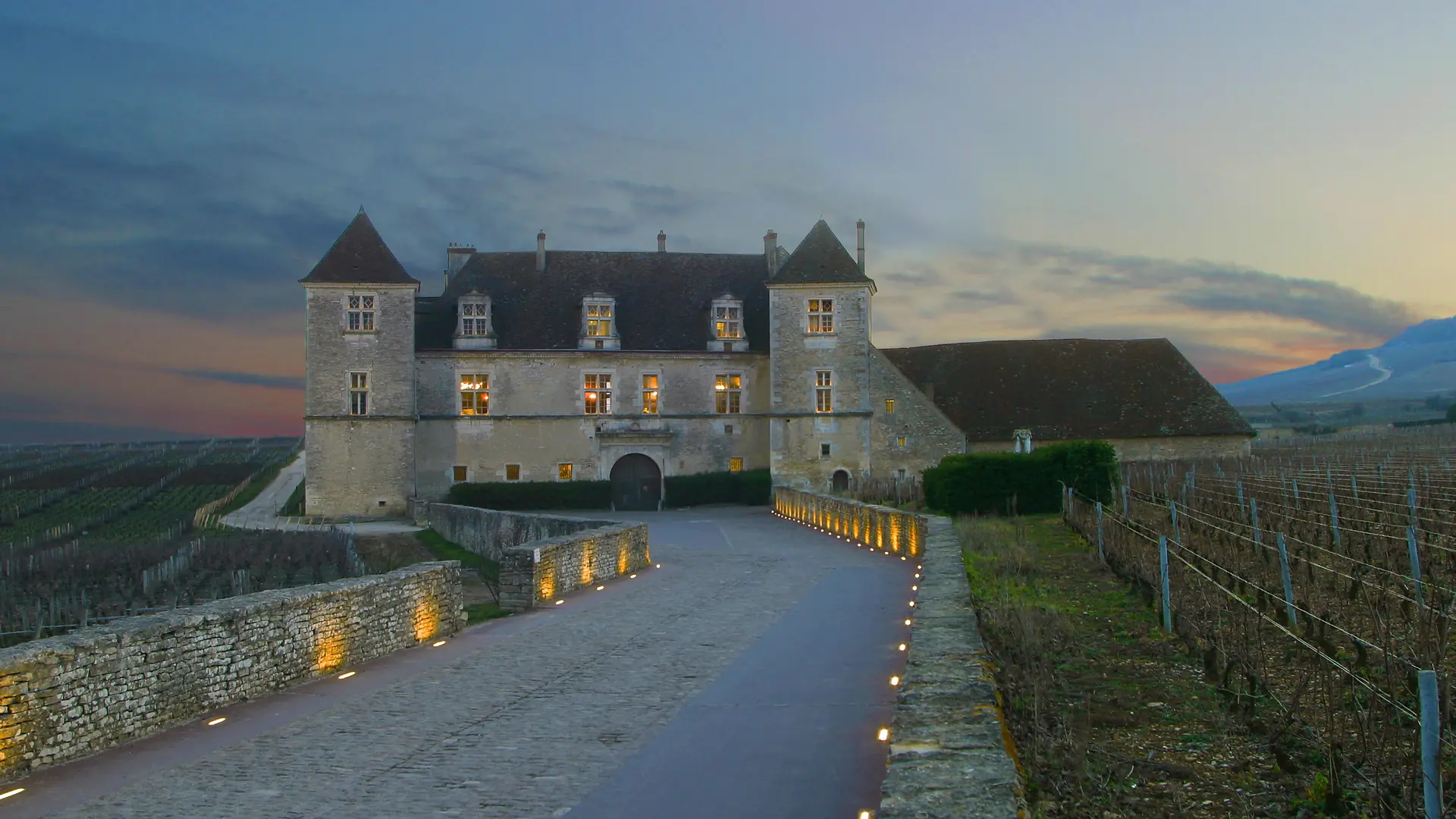 chateau-du-clos-de-vougeot---beaune-tourisme-jlbernuy-min_29461581274_o