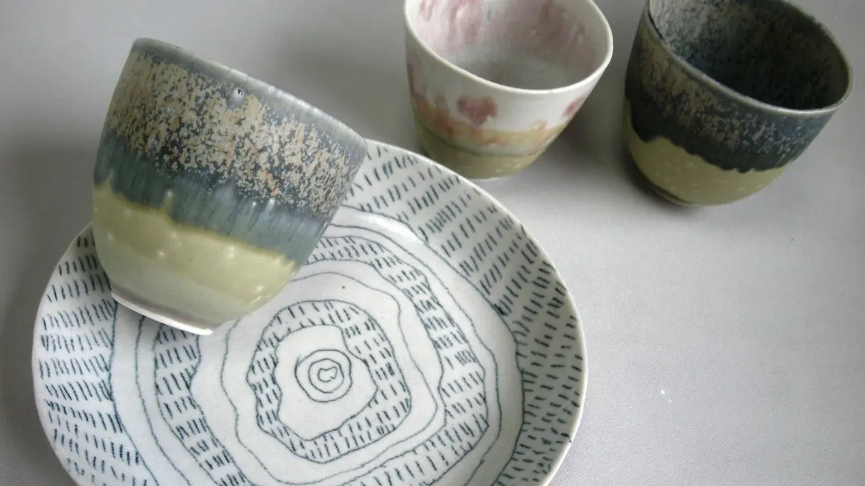 assiette et gobelets 2 (porcelaine émaillée)