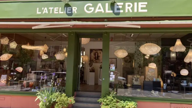 atelier_galerie_toucy_ete_vitrine
