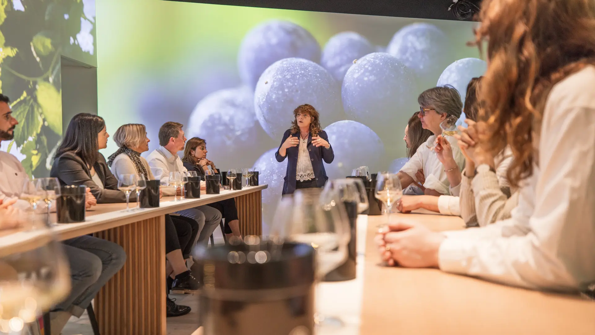 ateliers-immersifs-degustation-dijon_ecole-des-vins-de-bourgogne_3 ©Intuive