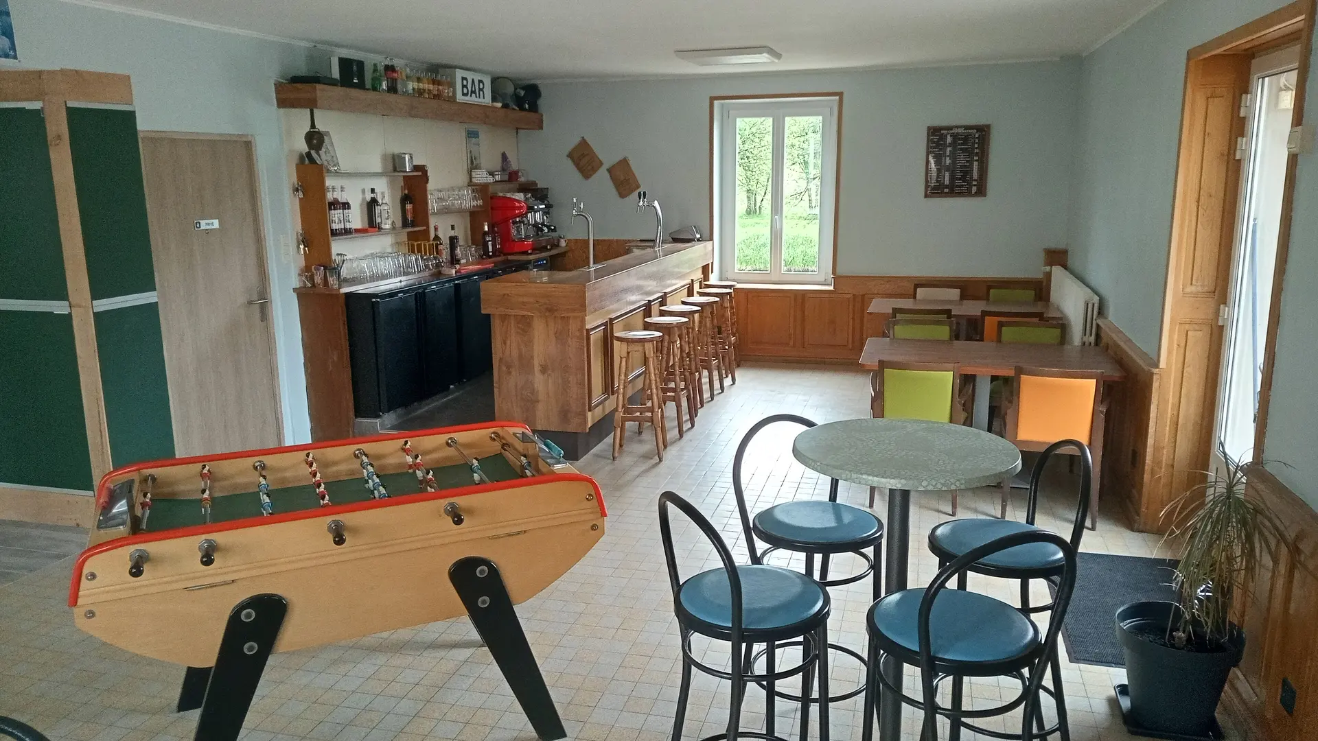 bar