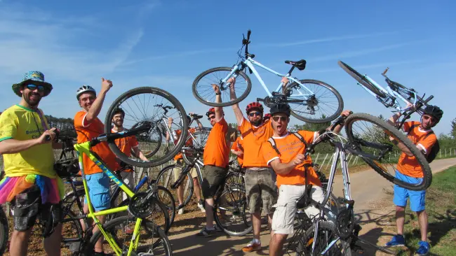 enterrement-vie-de-garcon-rando-des-vignes-activite-groupe-velovitamine-bourgogne-1