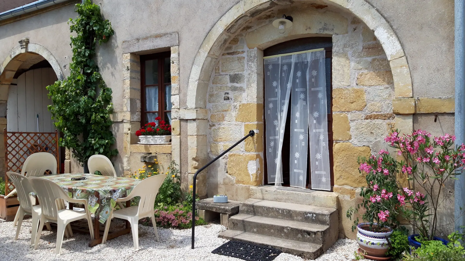 Entrée du gîte de Cherlieu