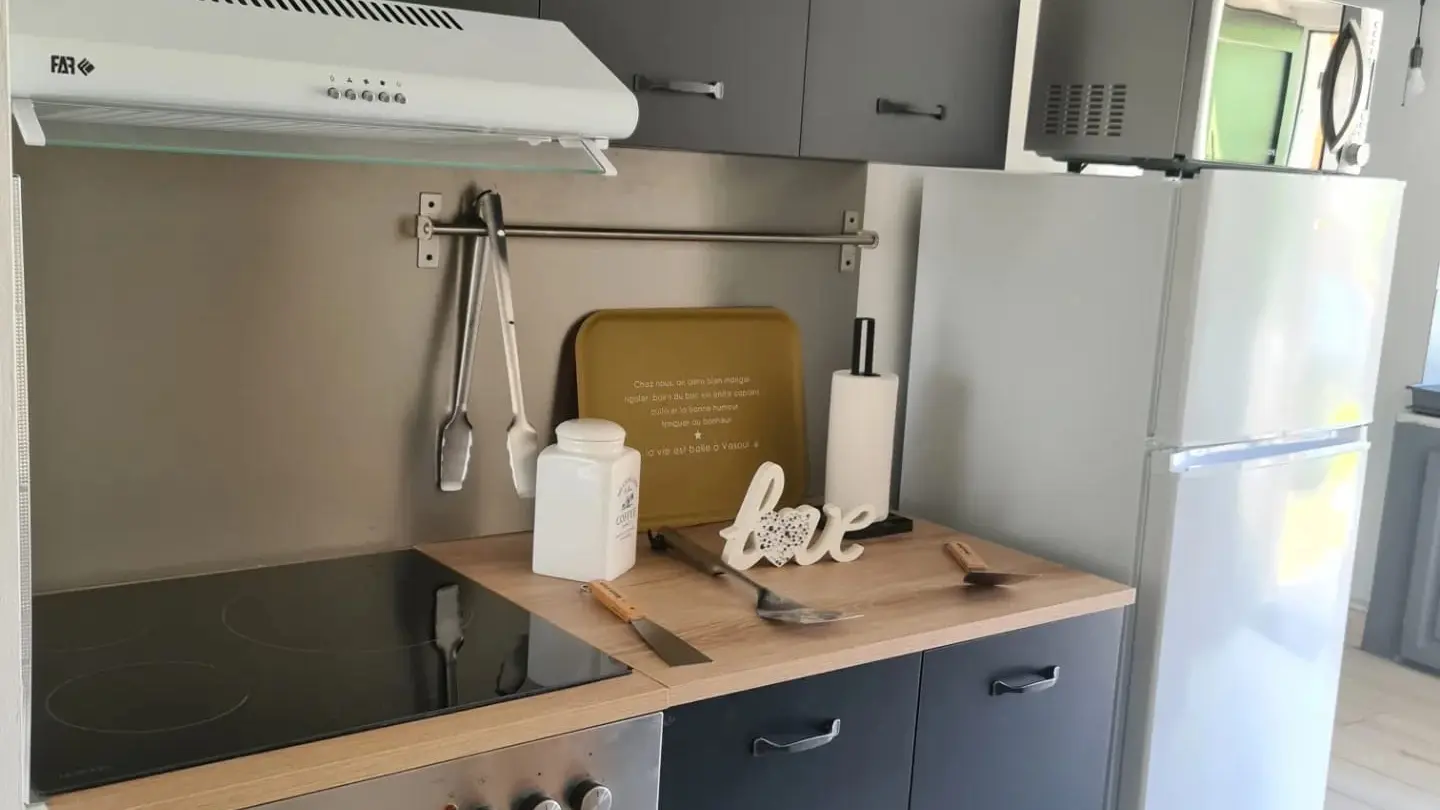 ff143e73-350f-49e6-b826-b9817f446468