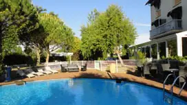 Logis Les Charmilles - Restaurant des Grands Crus