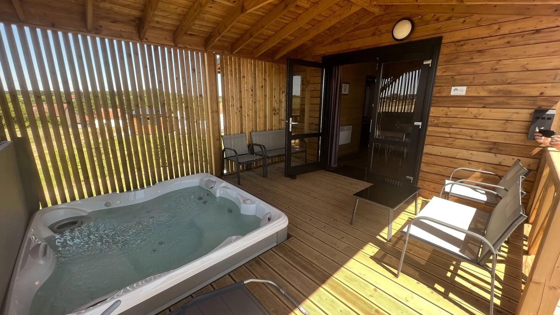 Au Bois Quartois jacuzzi bis