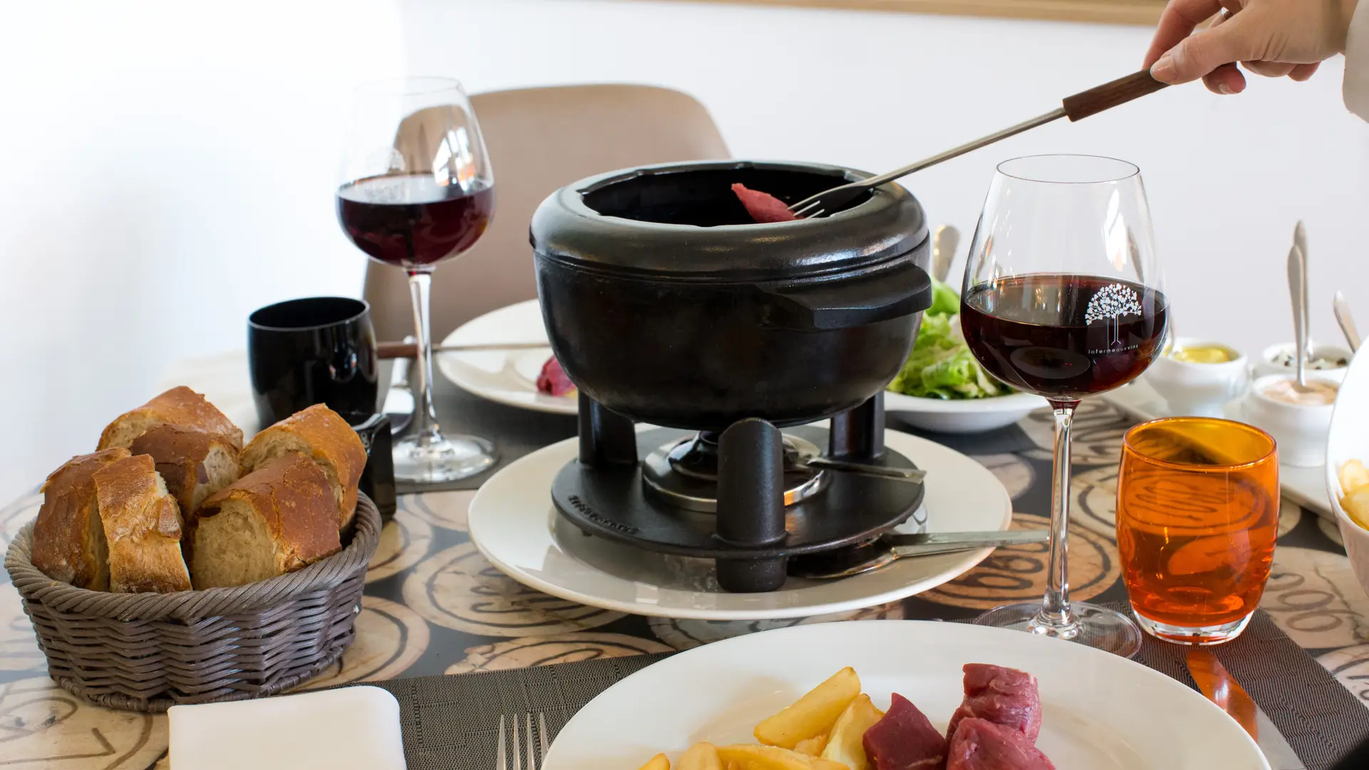 La Ferme aux Vins restaurant Beaune Fondue Bourguignonne