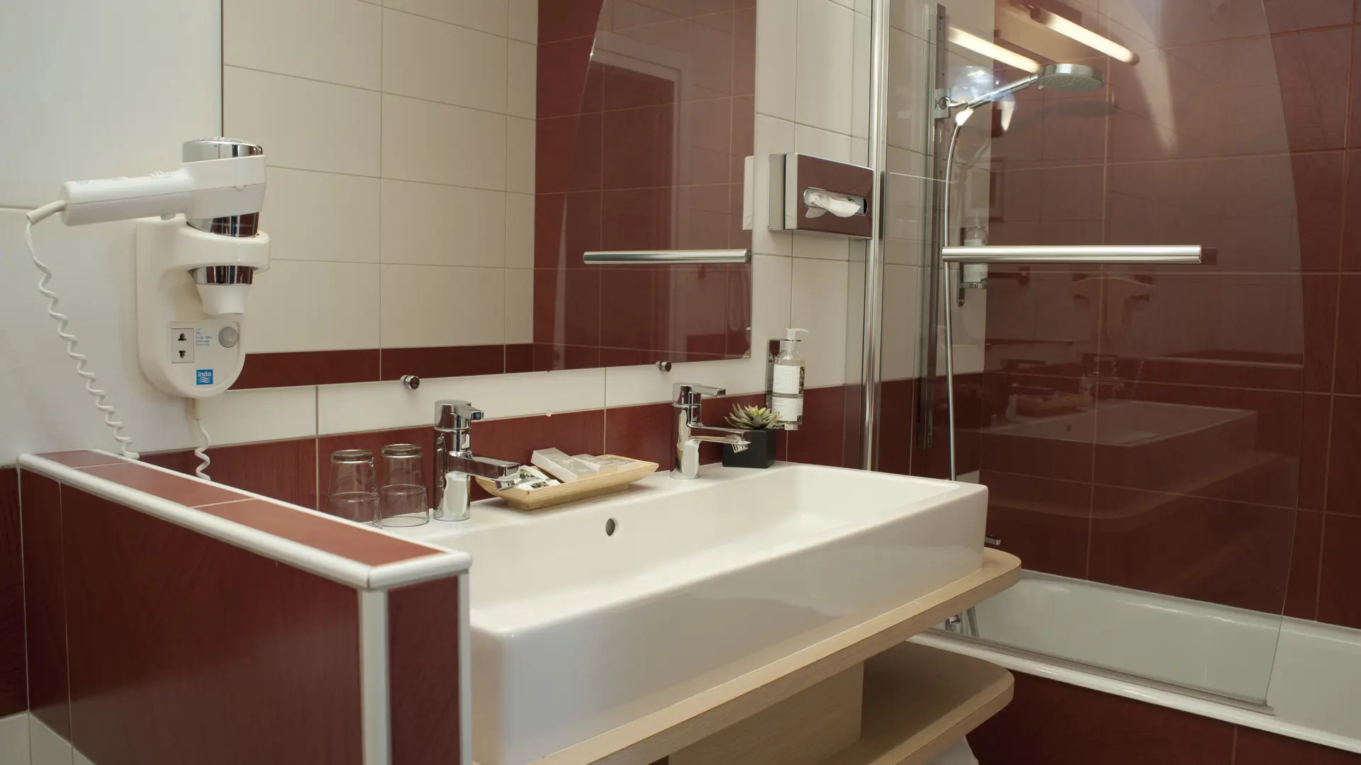 salle-de-bain-hotel-wilson-dijon-superieure