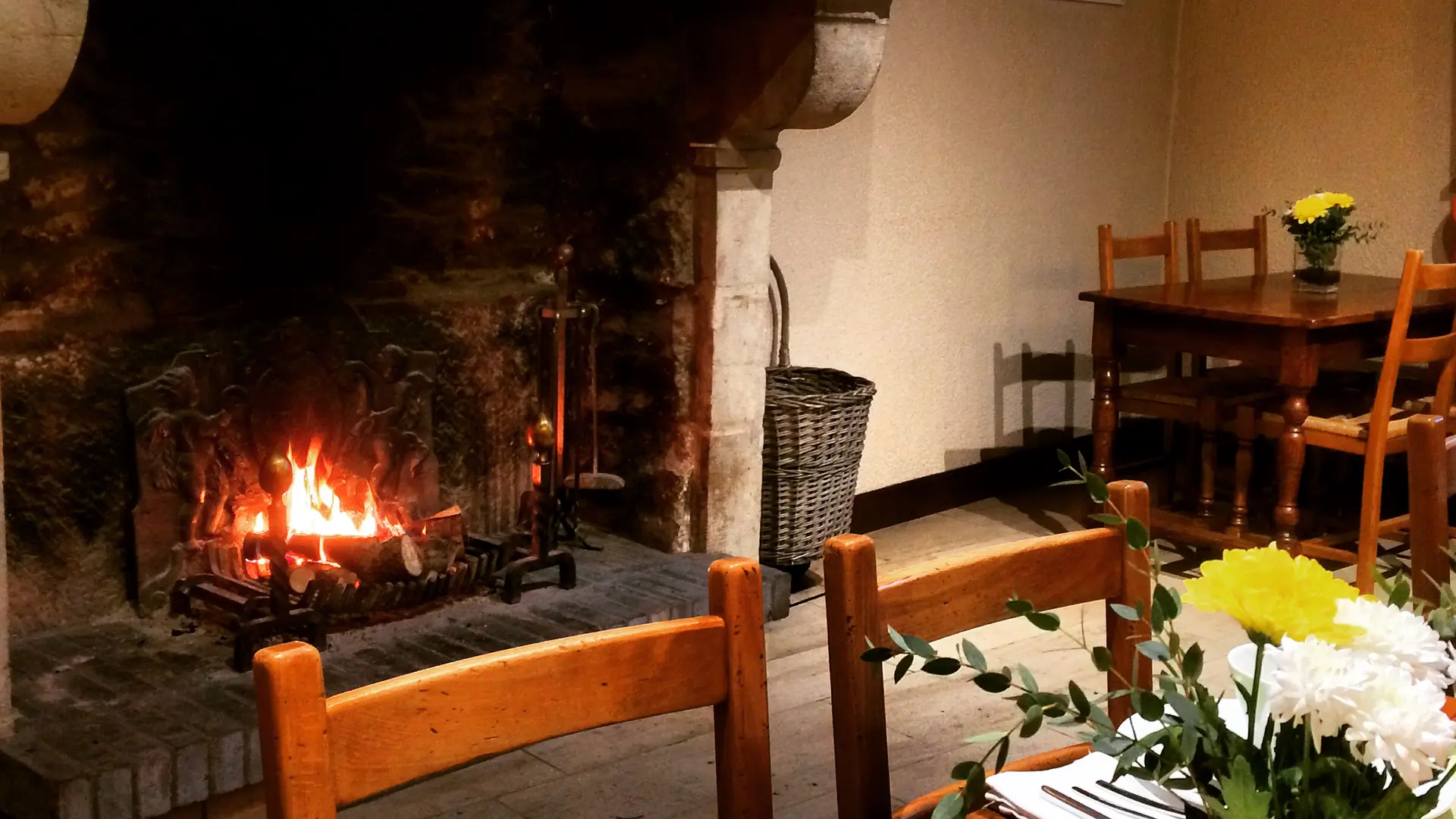 salle-petit-dejeuner-feu-hotel-wilson-dijon