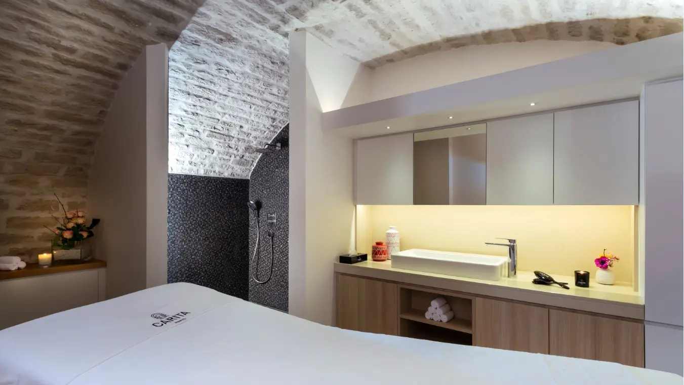 spadijongrandhotelacloche1