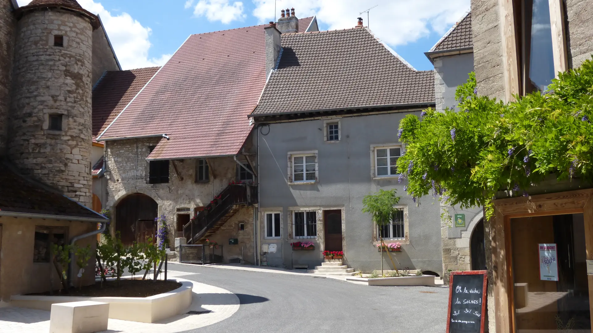 Rue Gambetta Marnay_2