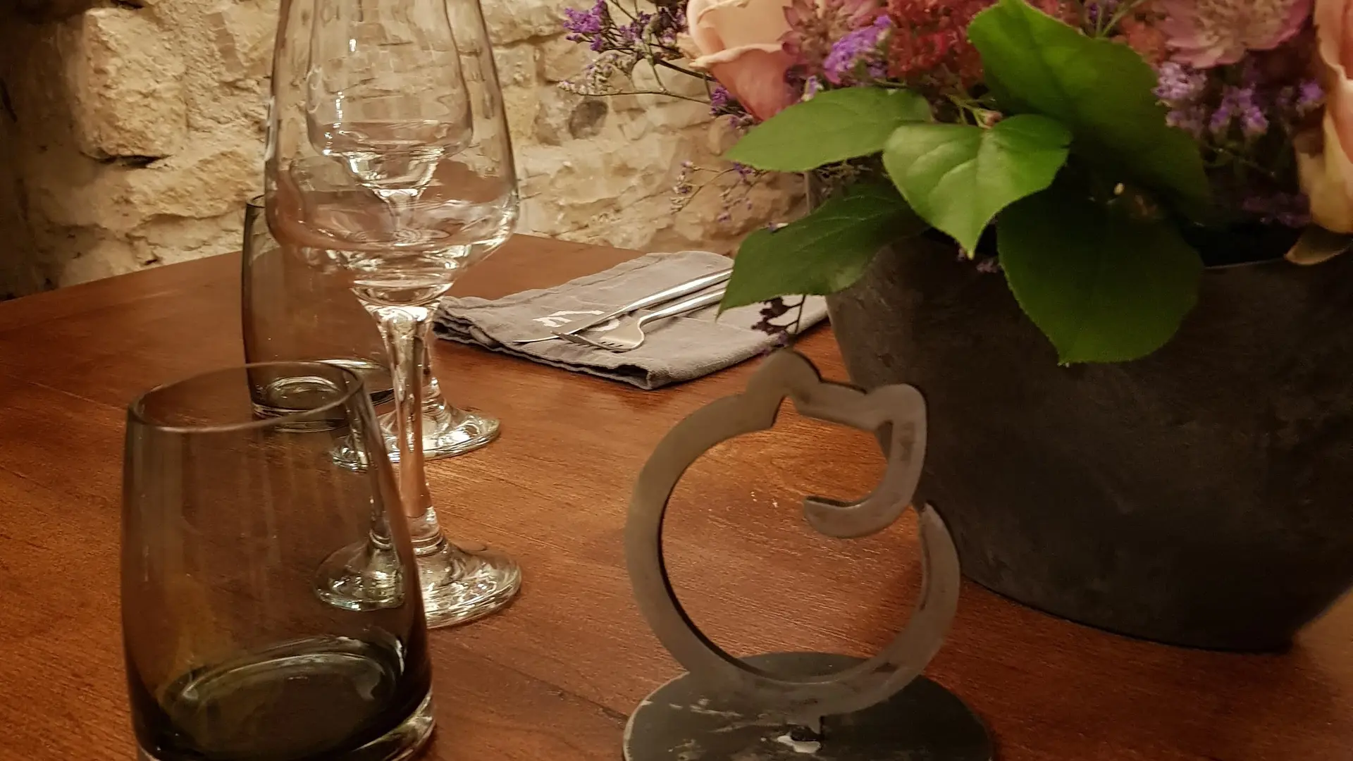 table - Le Chat qui Pense