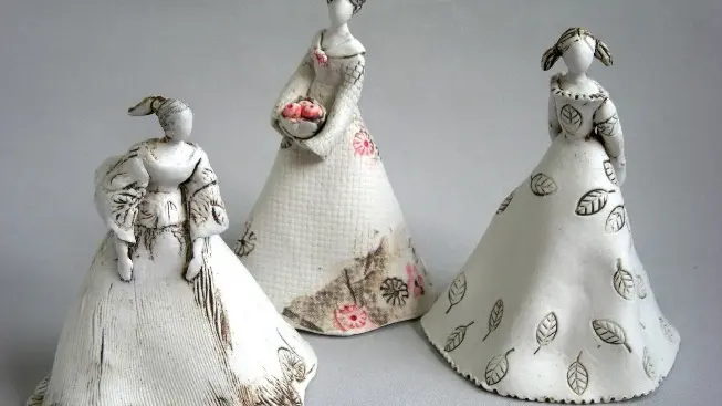 Les trois dames (porcelaine)