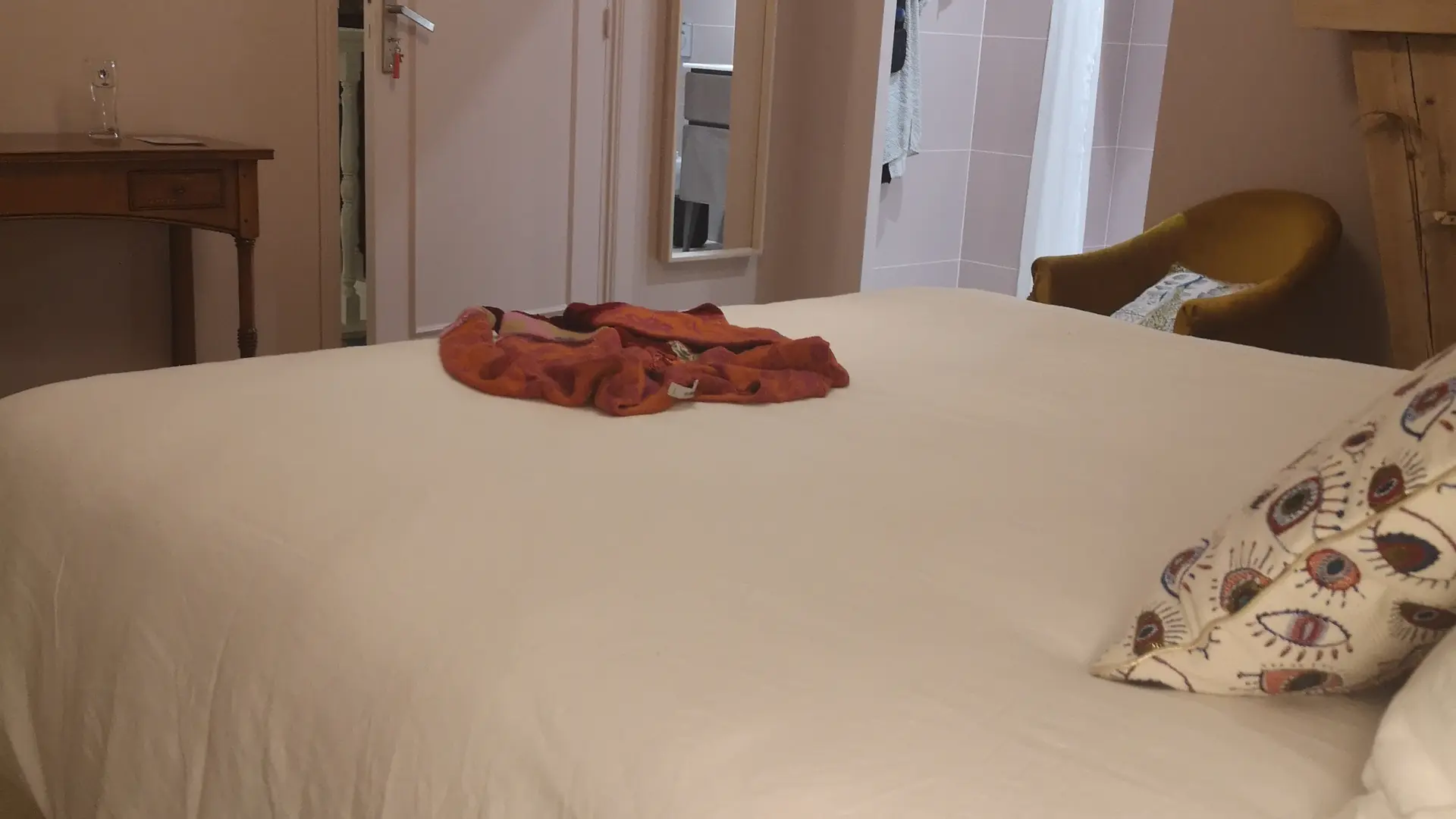 d'ensemble de la chambre le nom de la rose.