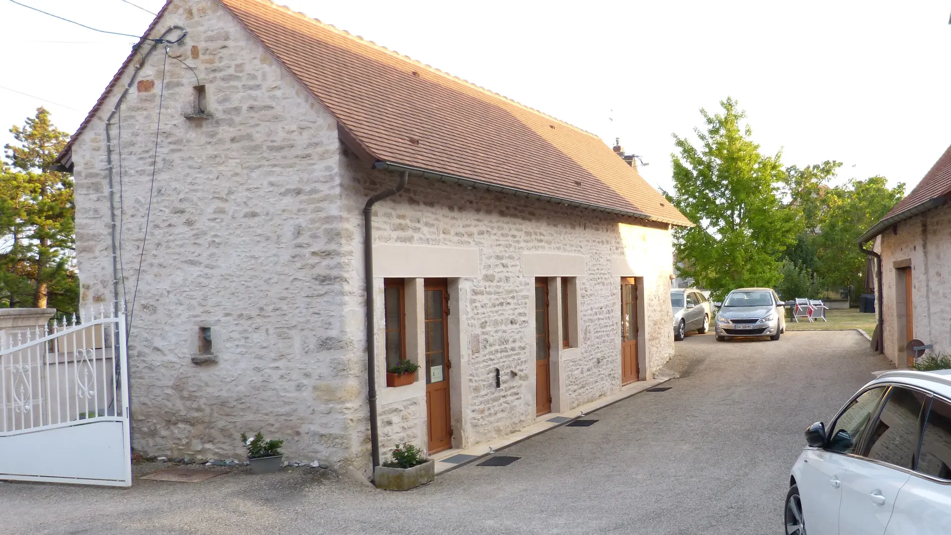 Vue du gîte depuis la cour