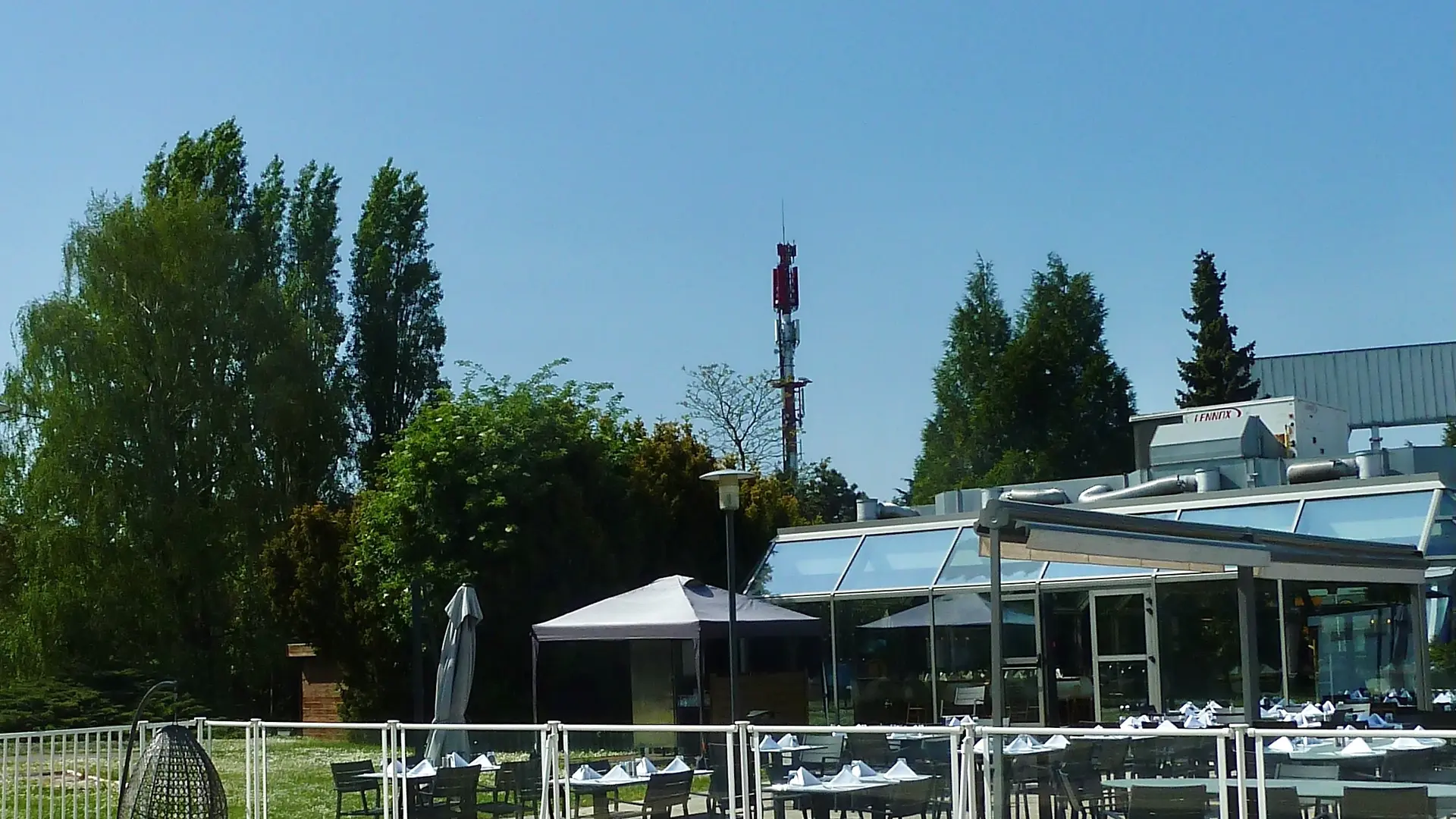 Novotel Lille Aéroport - Piscine et terrasse