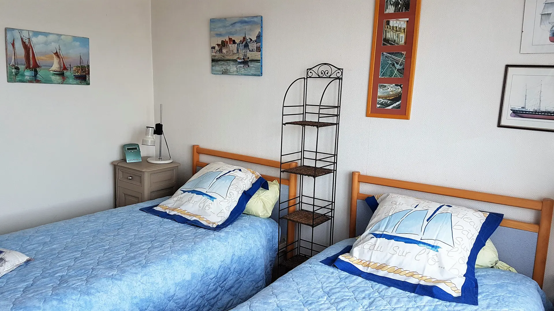 CHAMBRE BLANCHE 1ER ETAGE