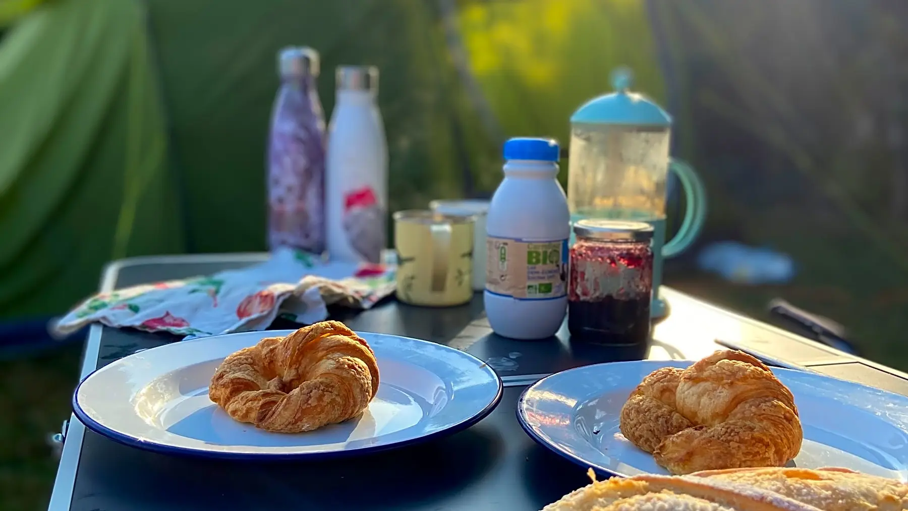 Pain et viennoiserie déposés sur votre parcelle