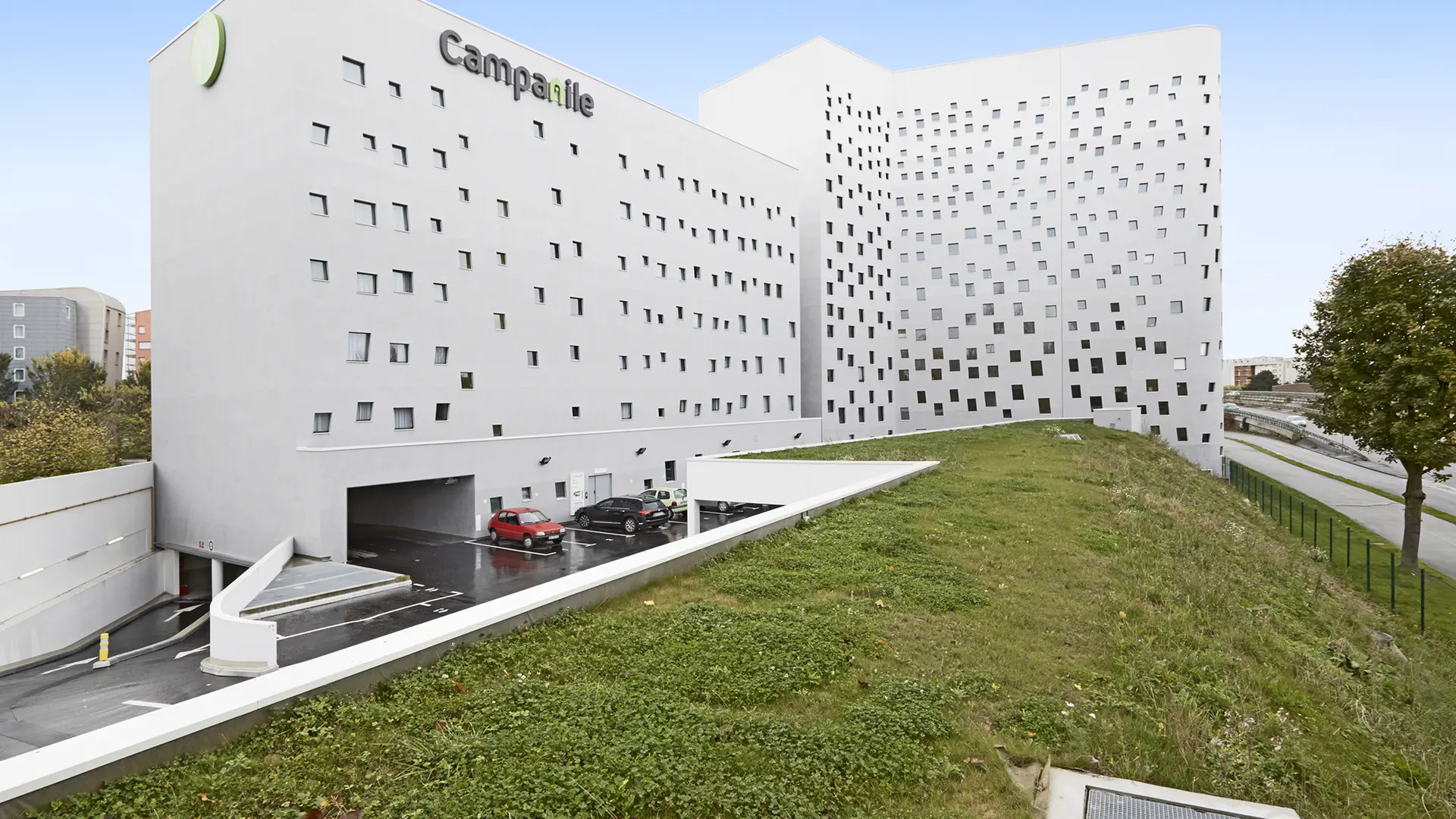 CAMPANILE LILLE EURALILLE - Façade