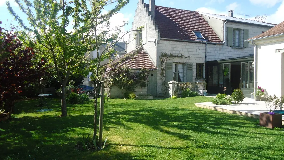 COUCY-LE-CHATEAU-AUFFRIQUE La Tour prend garde