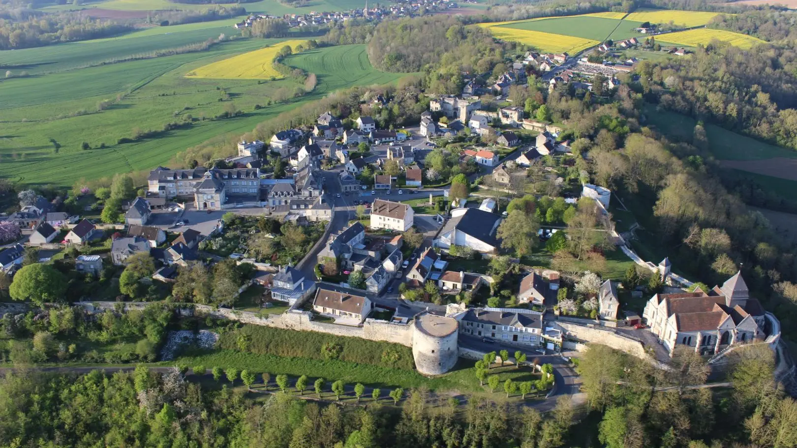 COUCY-LE-CHATEAU-AUFFRIQUE La Tour prend garde