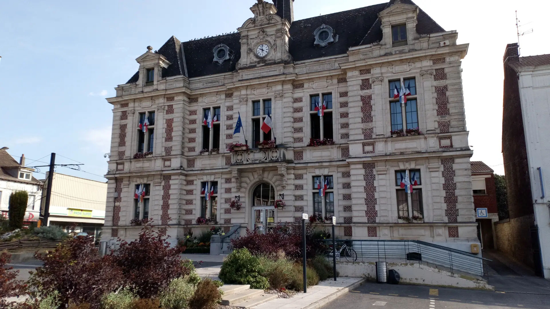 Hotel de Ville Fresnes inauguré en 1899