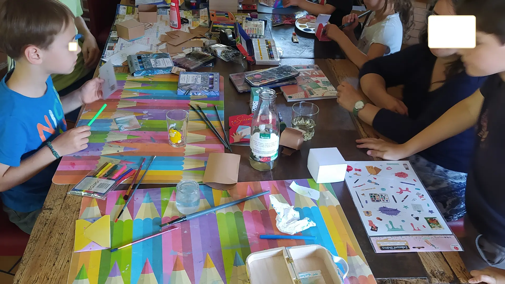 atelier enfant (décoration de boite de tisane)